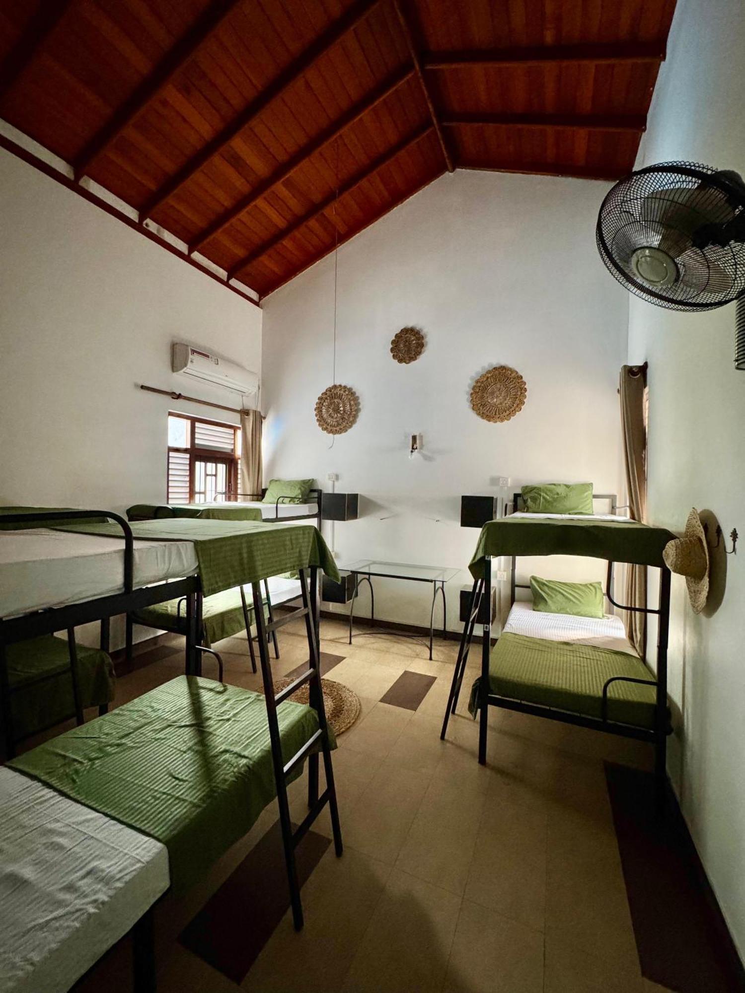 Hari Hari Hostel Weligama Eksteriør billede