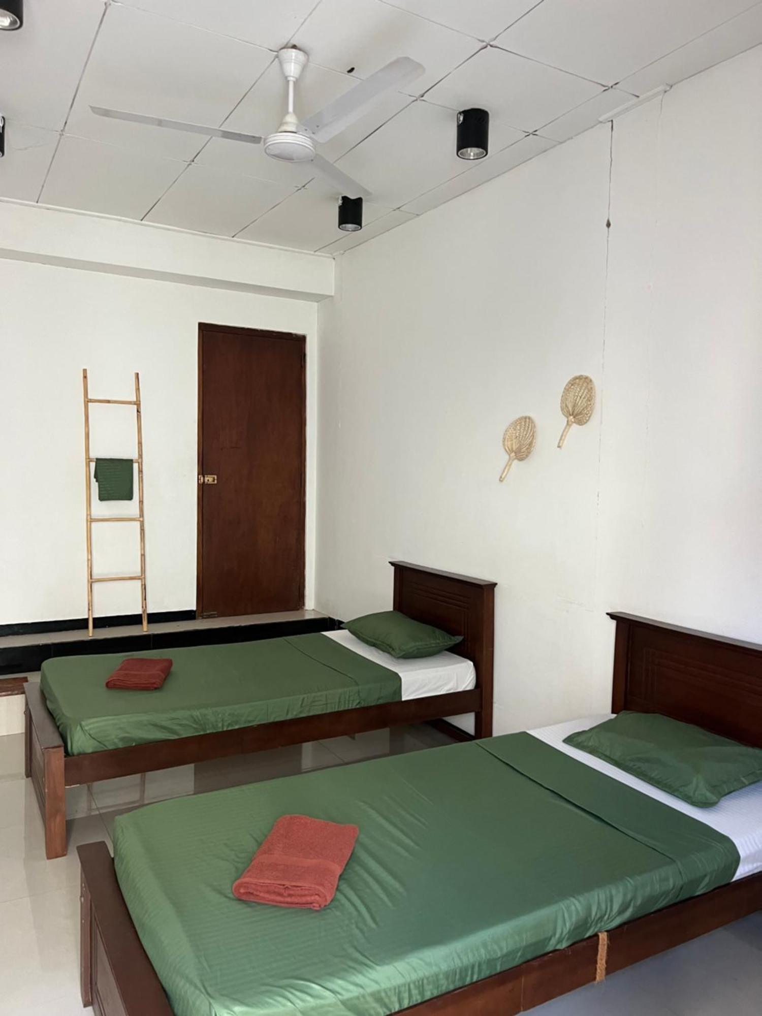 Hari Hari Hostel Weligama Eksteriør billede